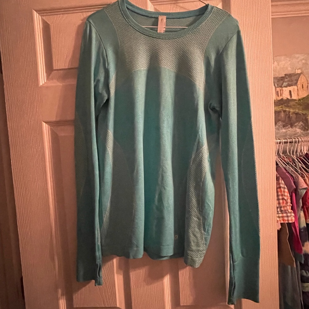 🎉3 for $25 Gap fit shirt